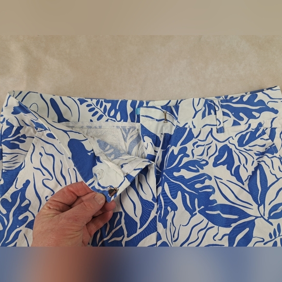 J.McLaughlin 7" Shorts White Blue Tropical Floral Print Pockets Golf Size 12 - Picture 6 of 9